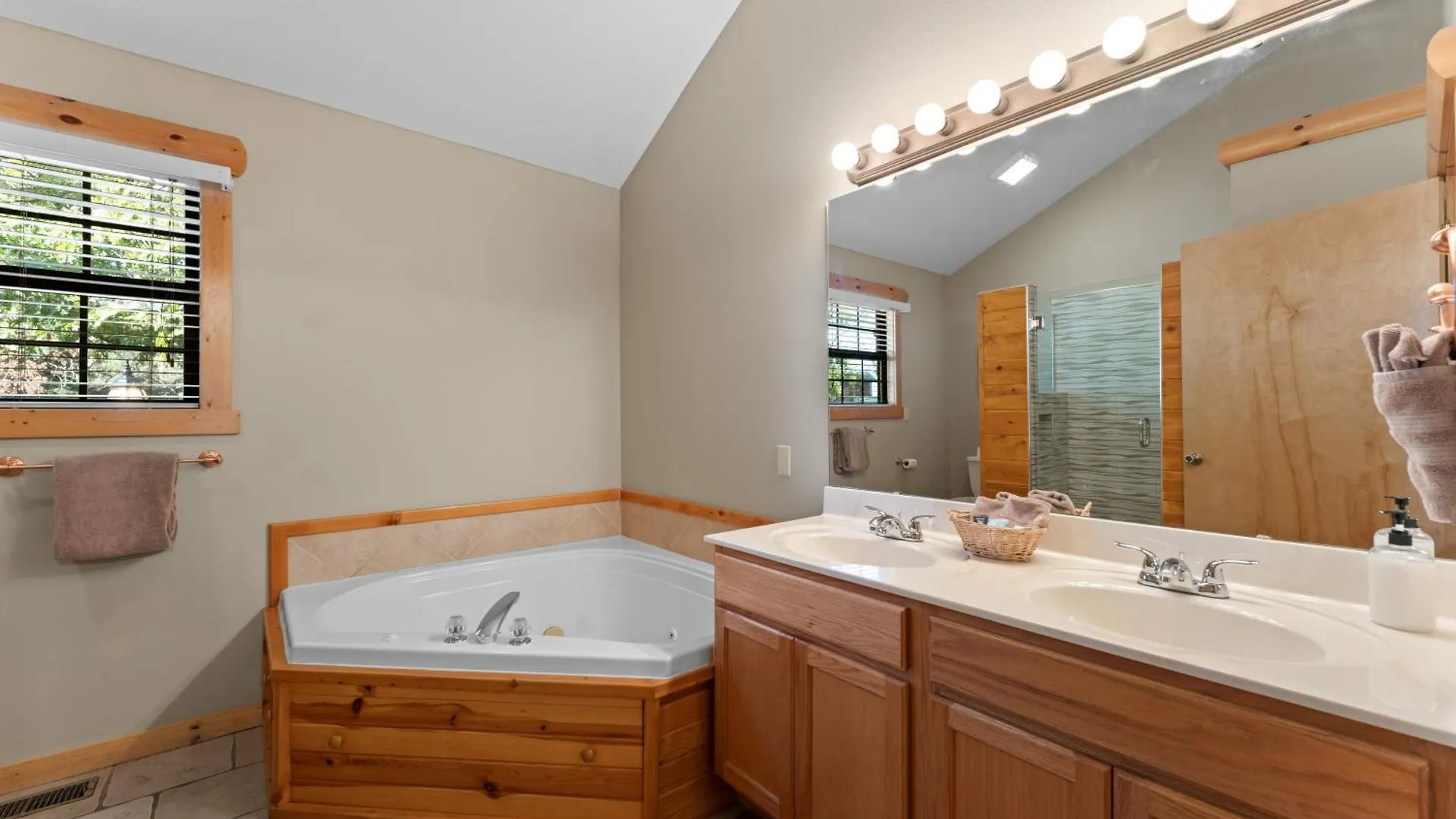 Lodge Ozarks Oasis