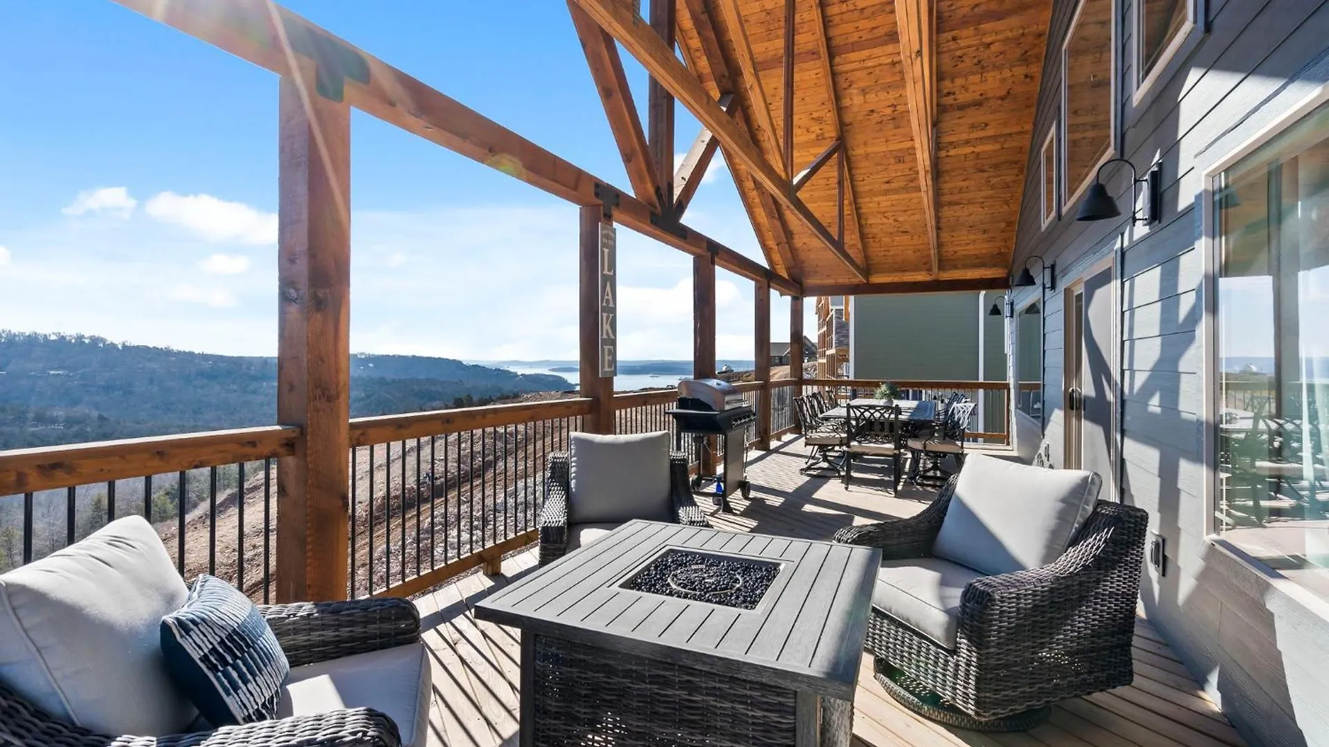 Huge Lakeview Getaway W/ Fun Arcades, Ping Pong Free Silver Dollar Tickets Community Amenities! Lodge