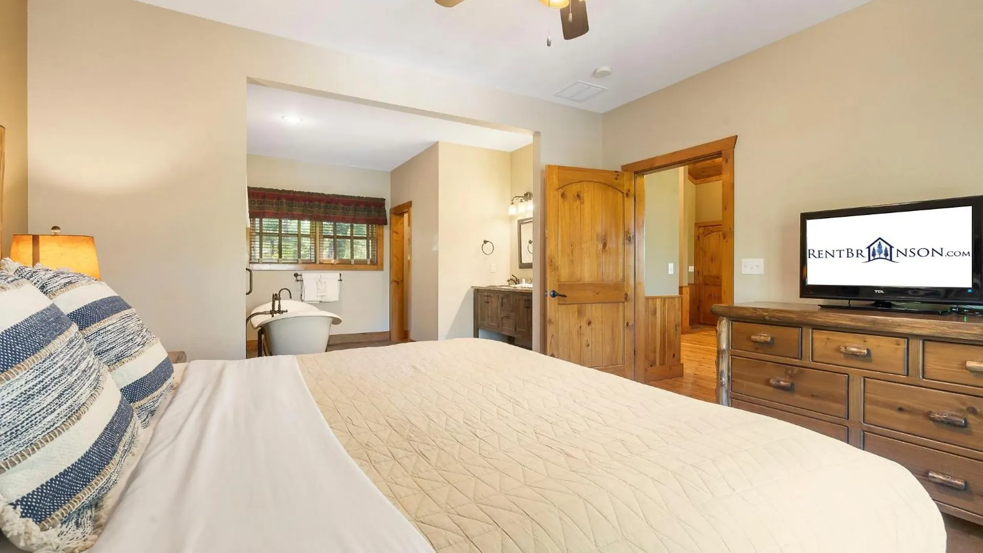 Taneycomo Upgraded Luxurious, Free Daily Fun, Adirondack Lodge, Beautiful Views! Free Sdc Tickets Holiday home Branson