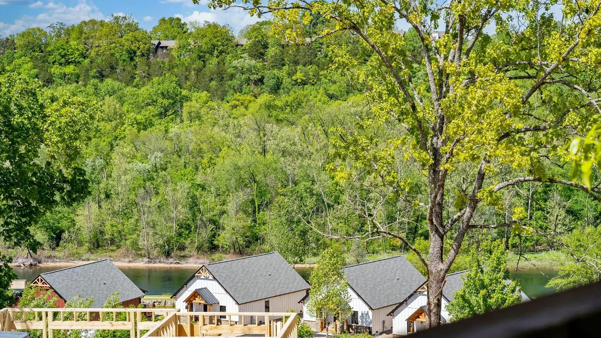 Taneycomo Upgraded Luxurious, Free Daily Fun, Adirondack Lodge, Beautiful Views! Free Sdc Tickets Holiday home