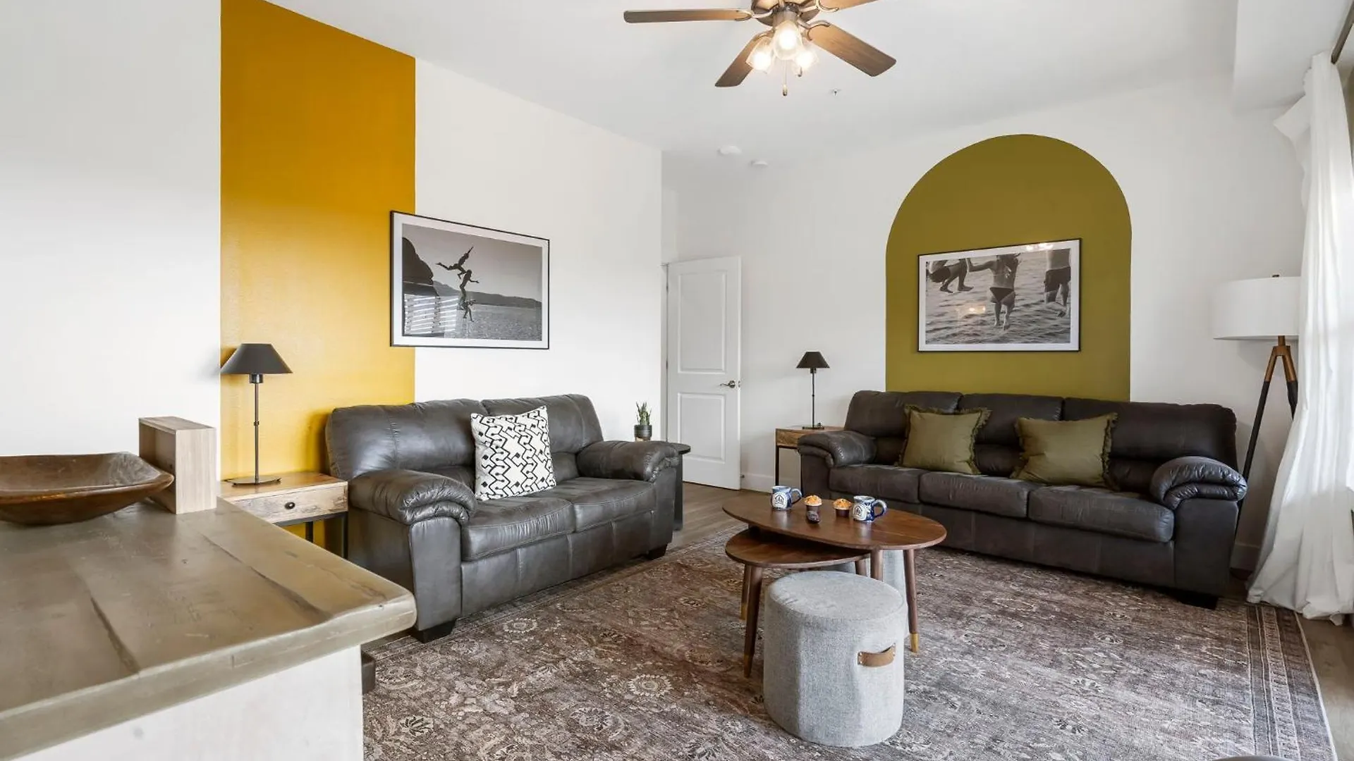 Breathtaking Views-dog Friendly-$400 Of Free Tickets-high End Decor *