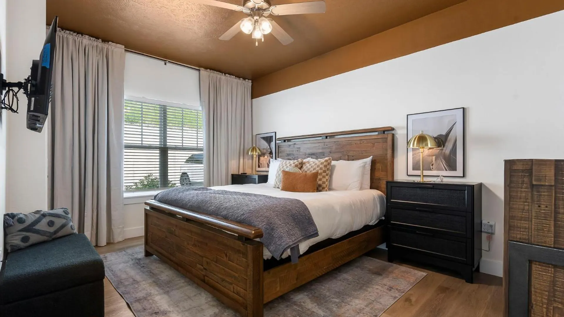 Breathtaking Views-dog Friendly-$400 Of Free Tickets-high End Decor Holiday home *
