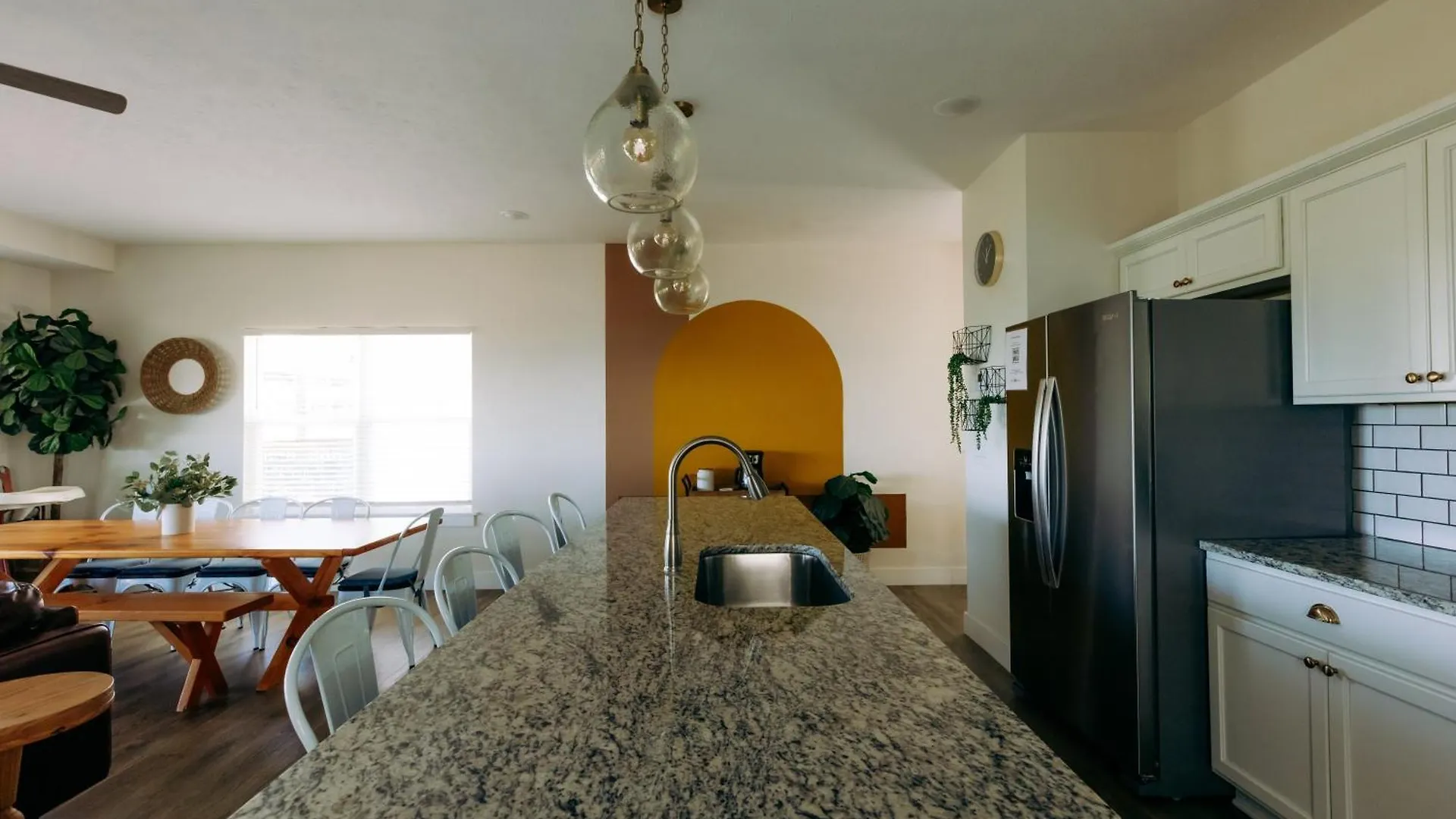 Breathtaking Views-dog Friendly-$400 Of Free Tickets-high End Decor Holiday home