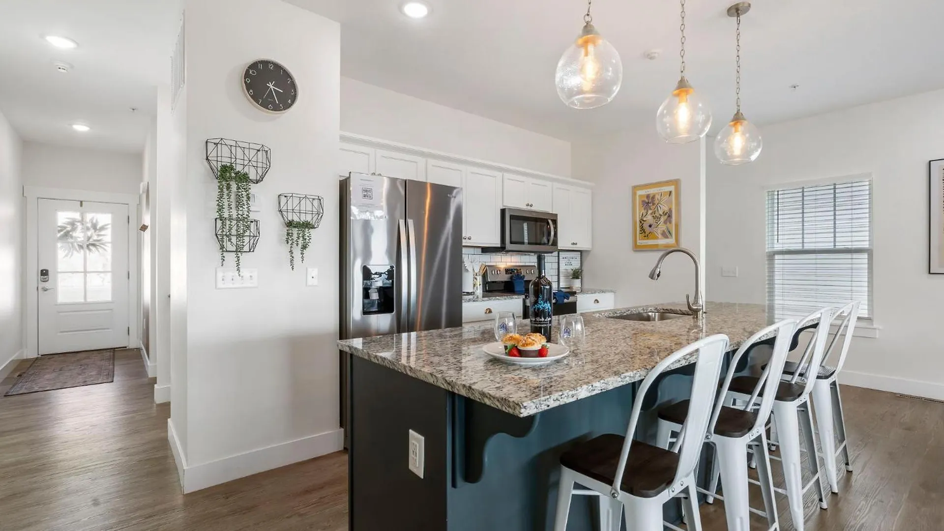 Breathtaking Views-dog Friendly-$400 Of Free Tickets-high End Decor Holiday home