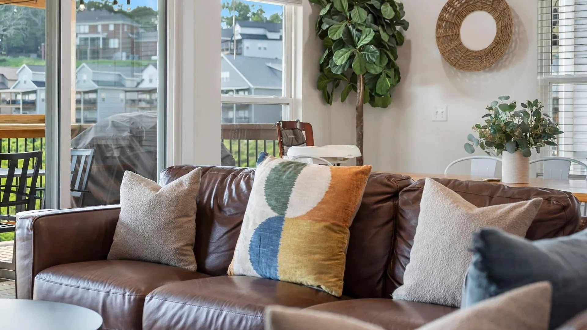 Breathtaking Views-dog Friendly-$400 Of Free Tickets-high End Decor *