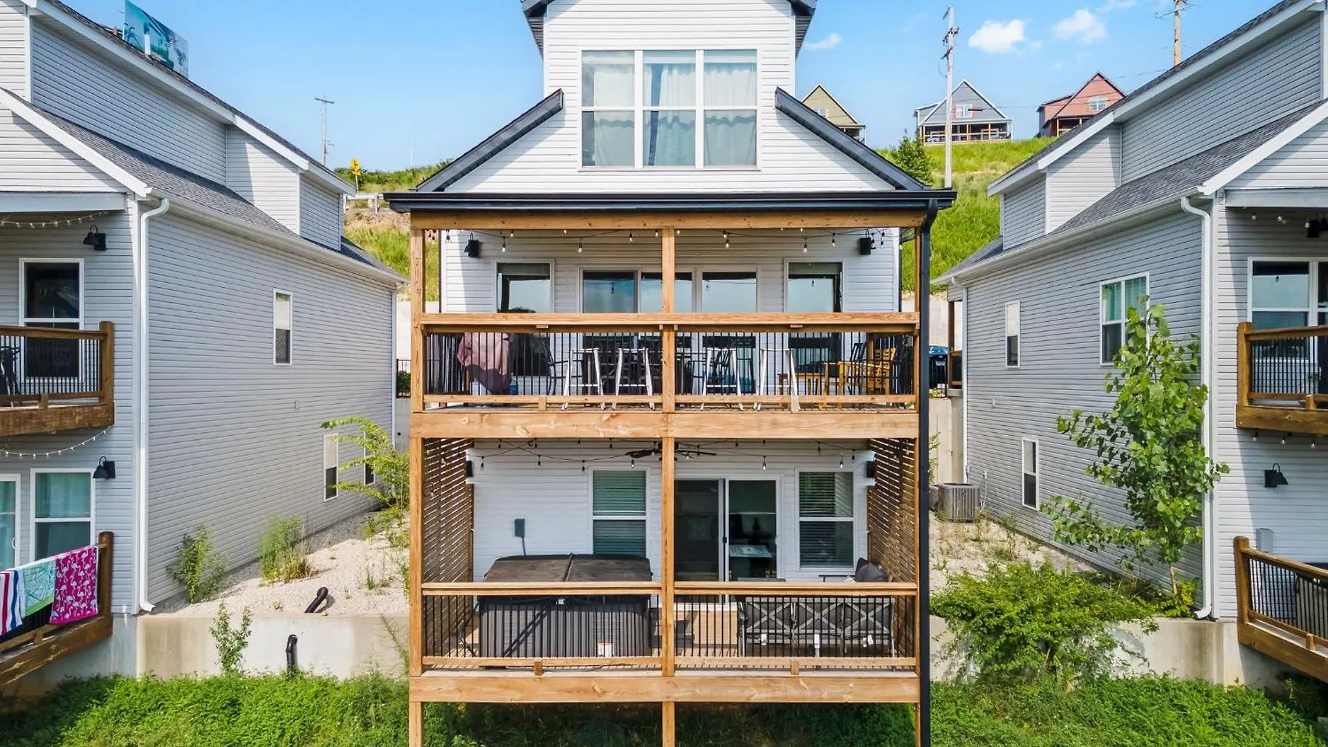 Breathtaking Views-dog Friendly-$400 Of Free Tickets-high End Decor *