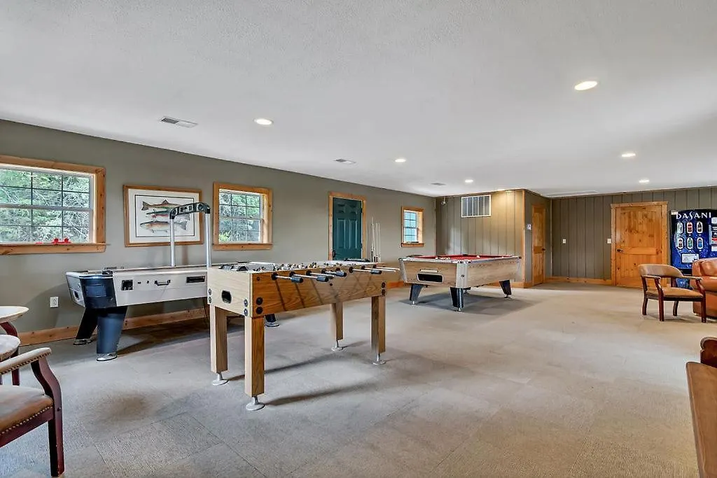Holiday home Private Hot Tub, New In Trophy Run, Cmty Outdoor Pool, Free Daily Tickets To Local Attractions! Branson