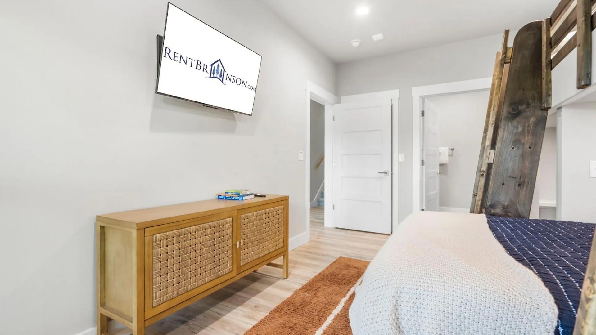Private Hot Tub, New In Trophy Run, Cmty Outdoor Pool, Free Daily Tickets To Local Attractions! Holiday home *