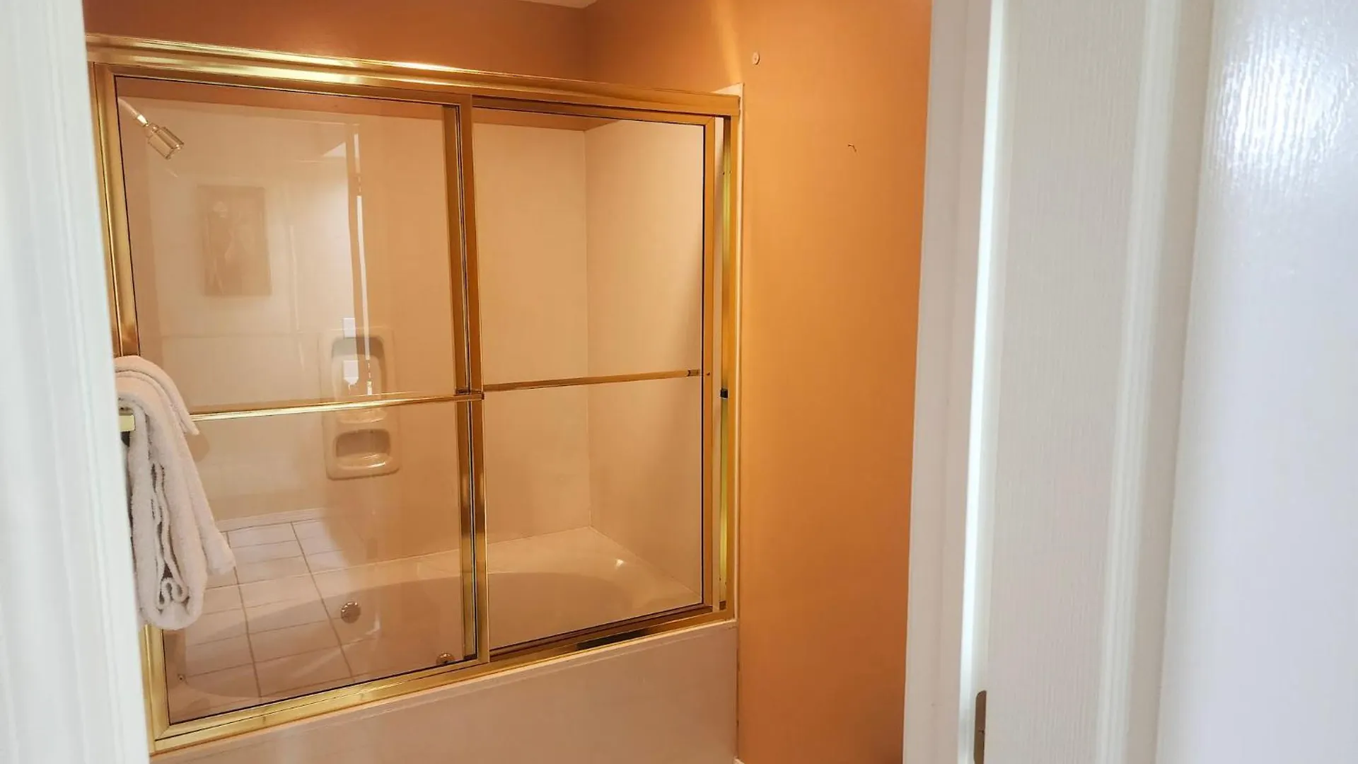 Apartment Golf Course View - Centrally Located - Free Attraction Tickets Included - Stairs Required - Fw7-1