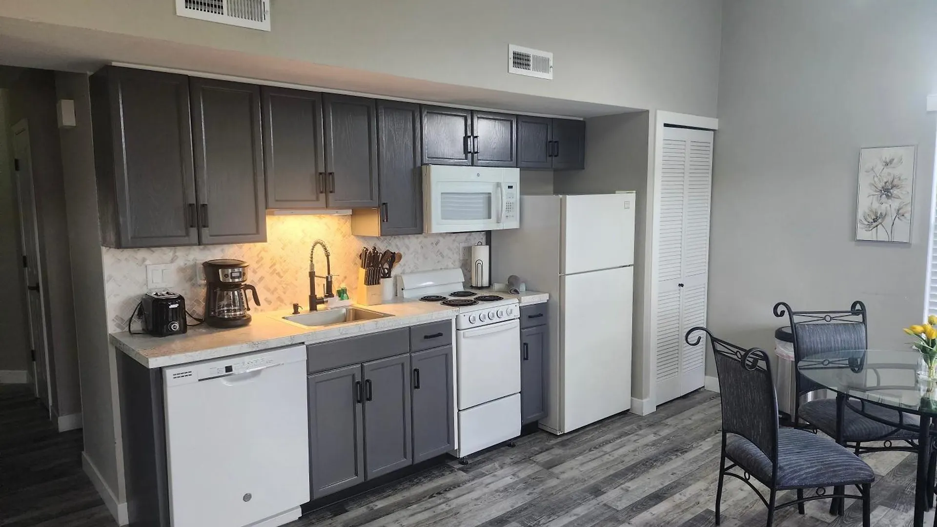 2br Cozy - Centrally Located - Free Tickets Included - Fc 53-5