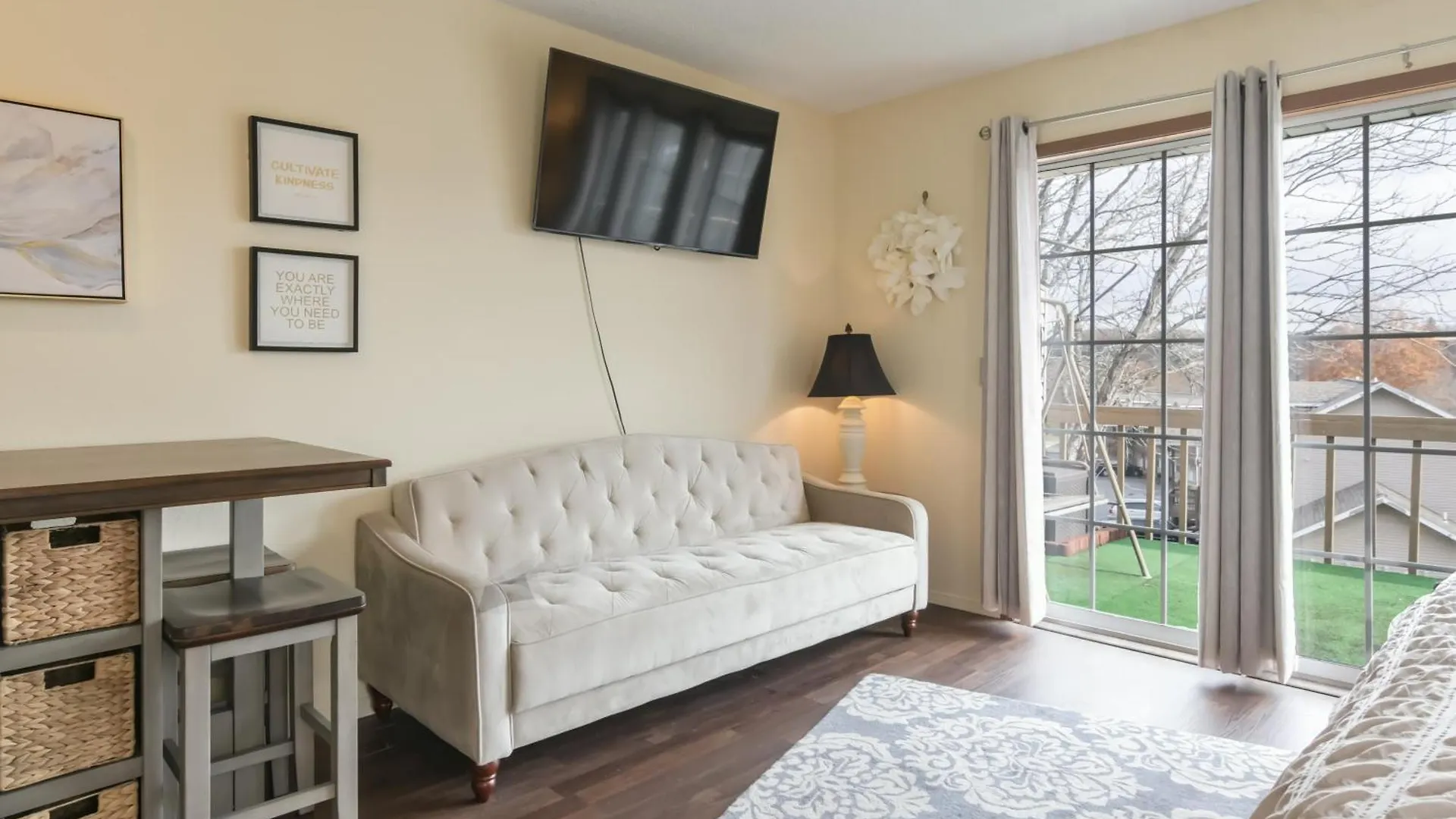 Cozy Retreat At Fall Creek