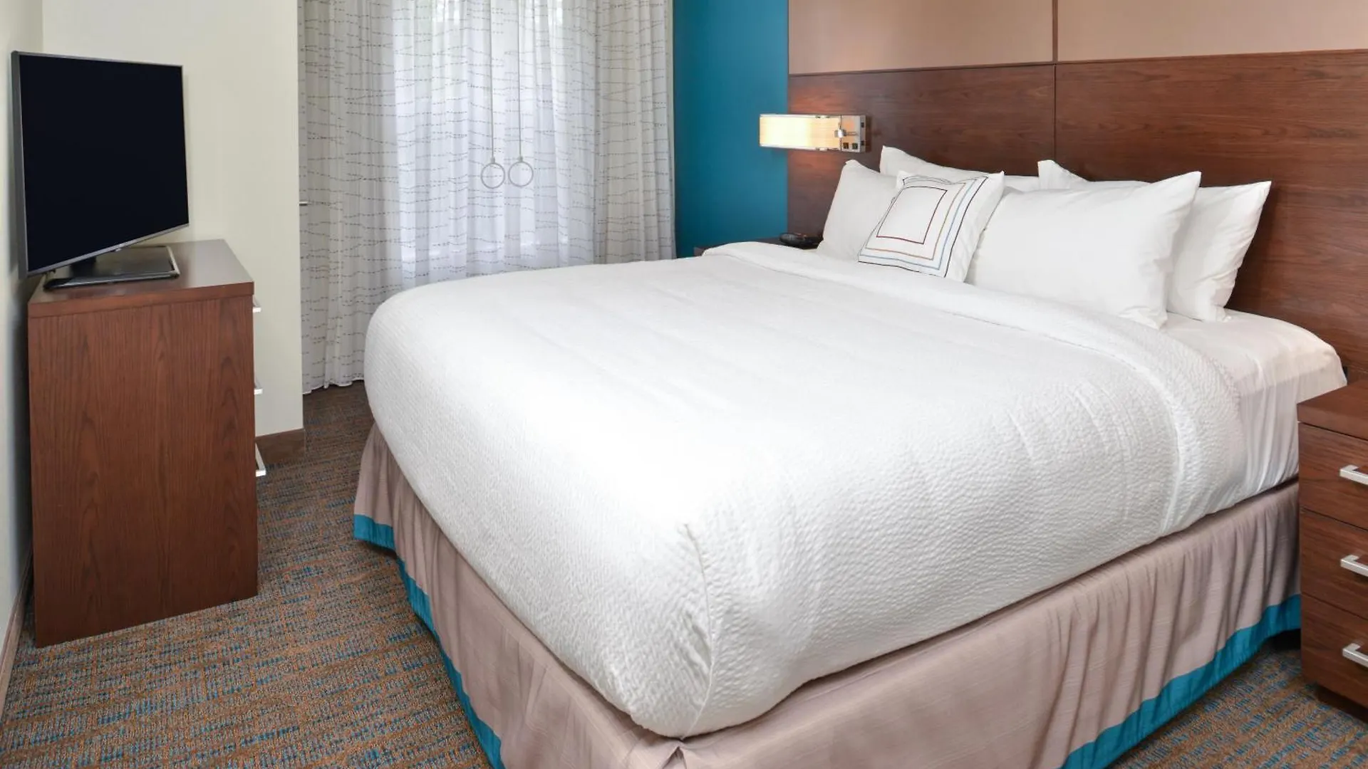 Hotel By Marriott
