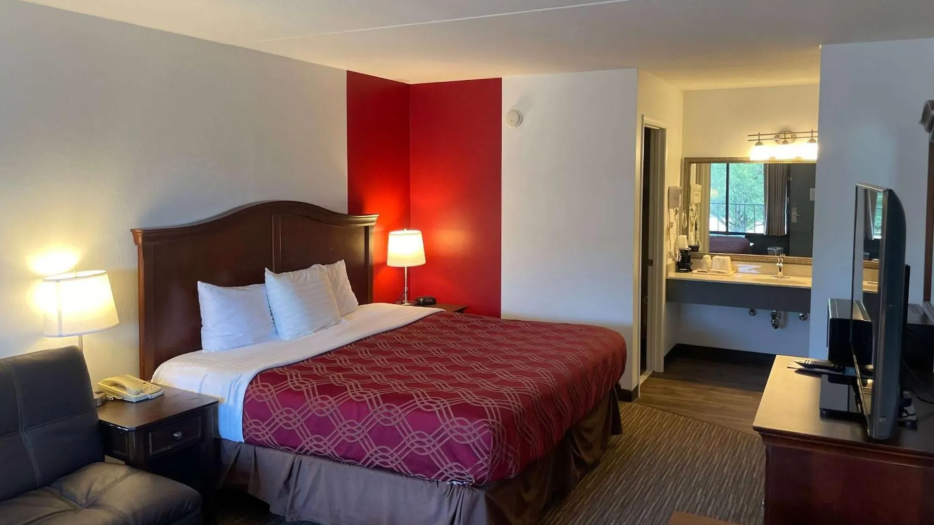 Ramada By Wyndham Theatre District Hotel *