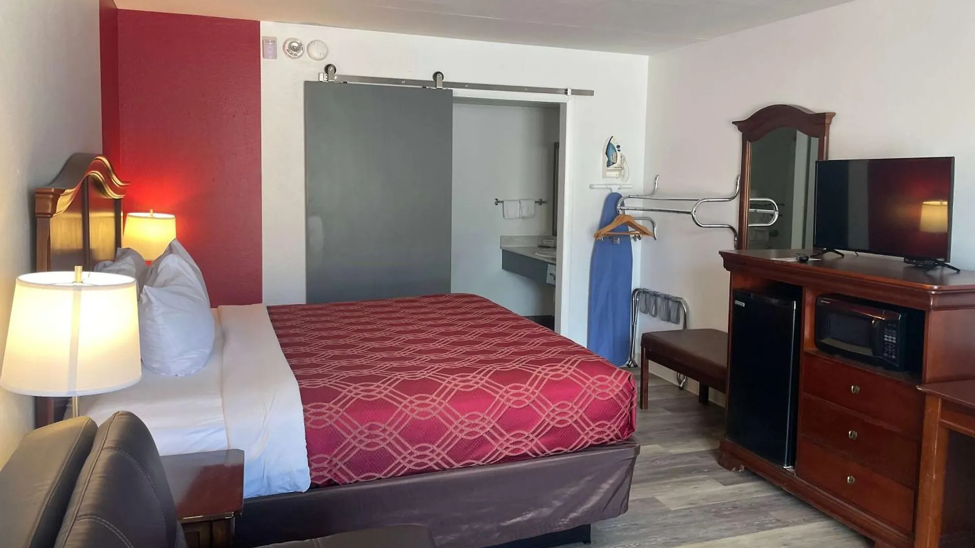 Ramada By Wyndham Theatre District Branson