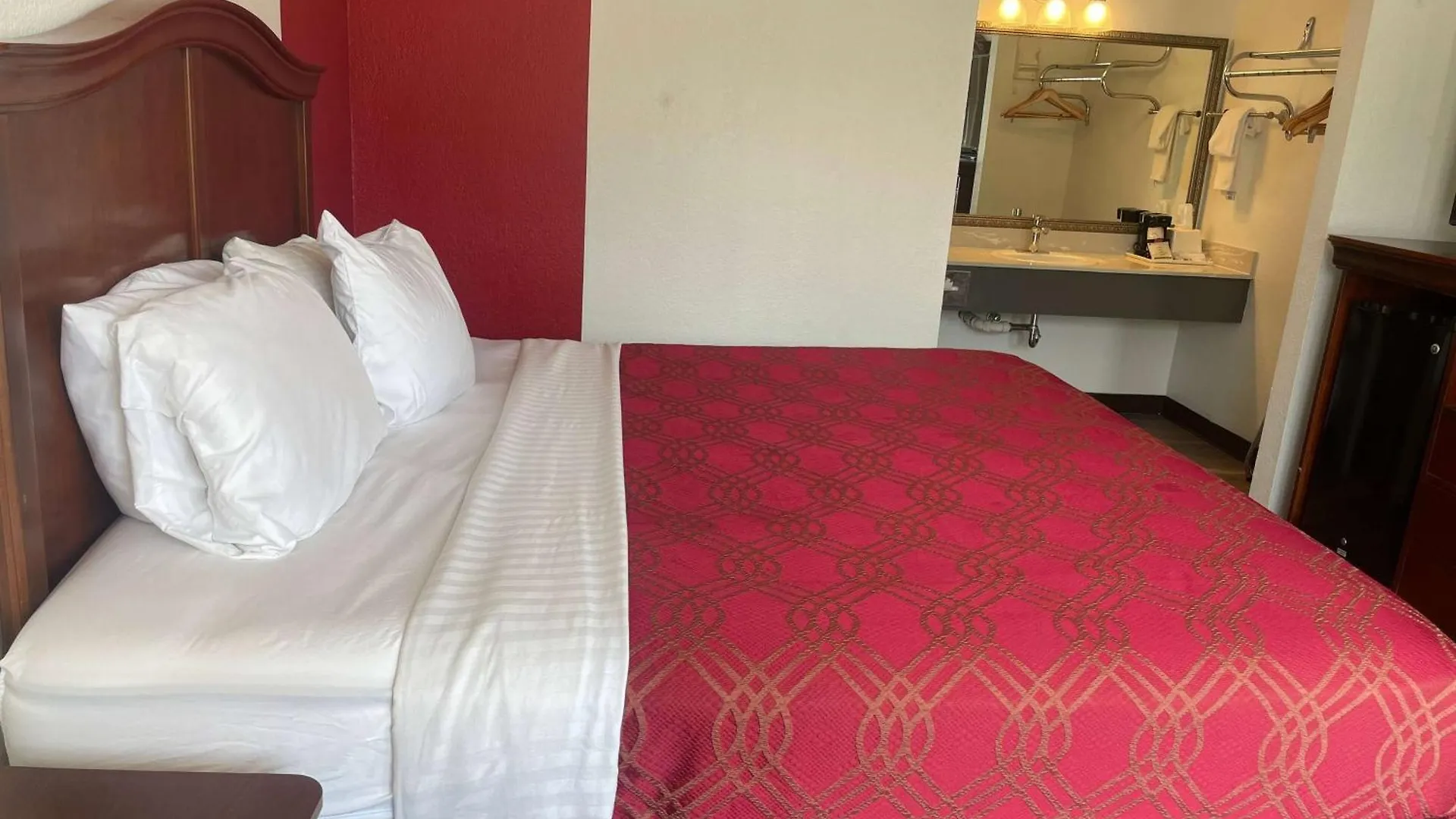 Ramada By Wyndham Theatre District Hotel