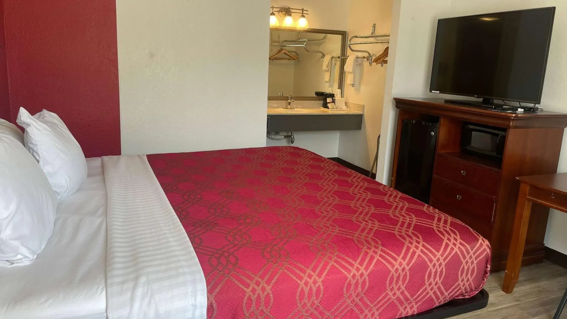 Ramada By Wyndham Theatre District Branson