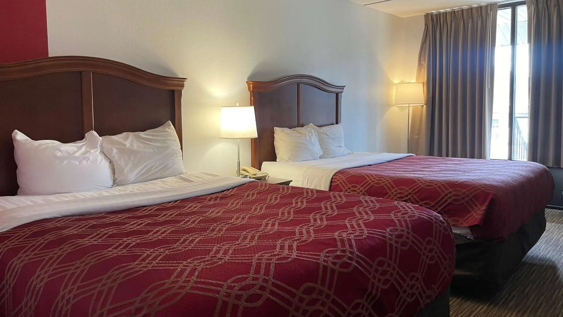 Ramada By Wyndham Theatre District Hotel *