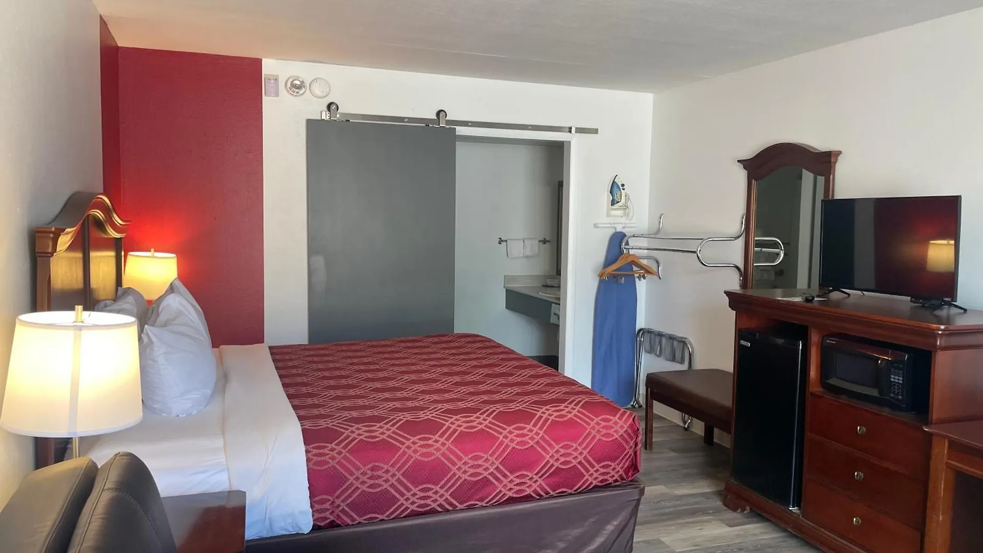 Ramada By Wyndham Theatre District