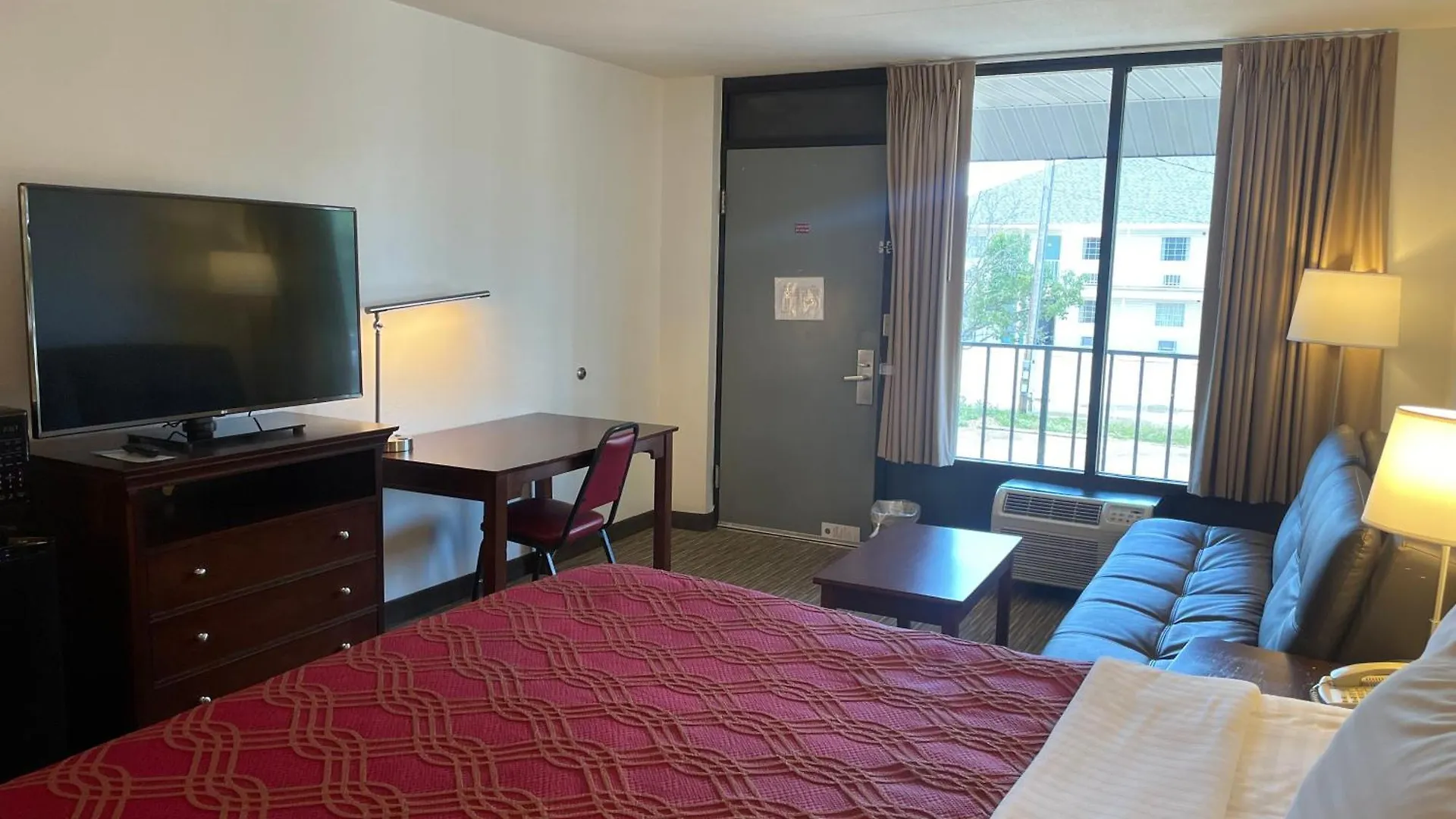 Ramada By Wyndham Theatre District Hotel Branson