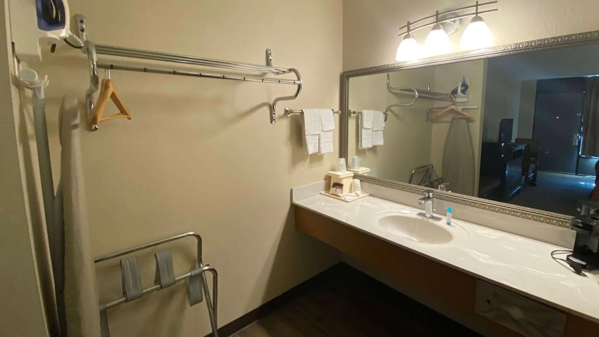 Ramada By Wyndham Theatre District Branson