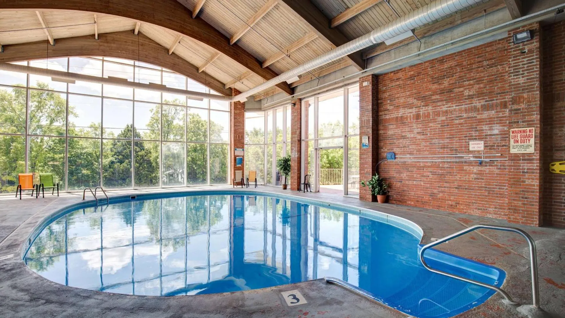 Ramada By Wyndham Theatre District Branson
