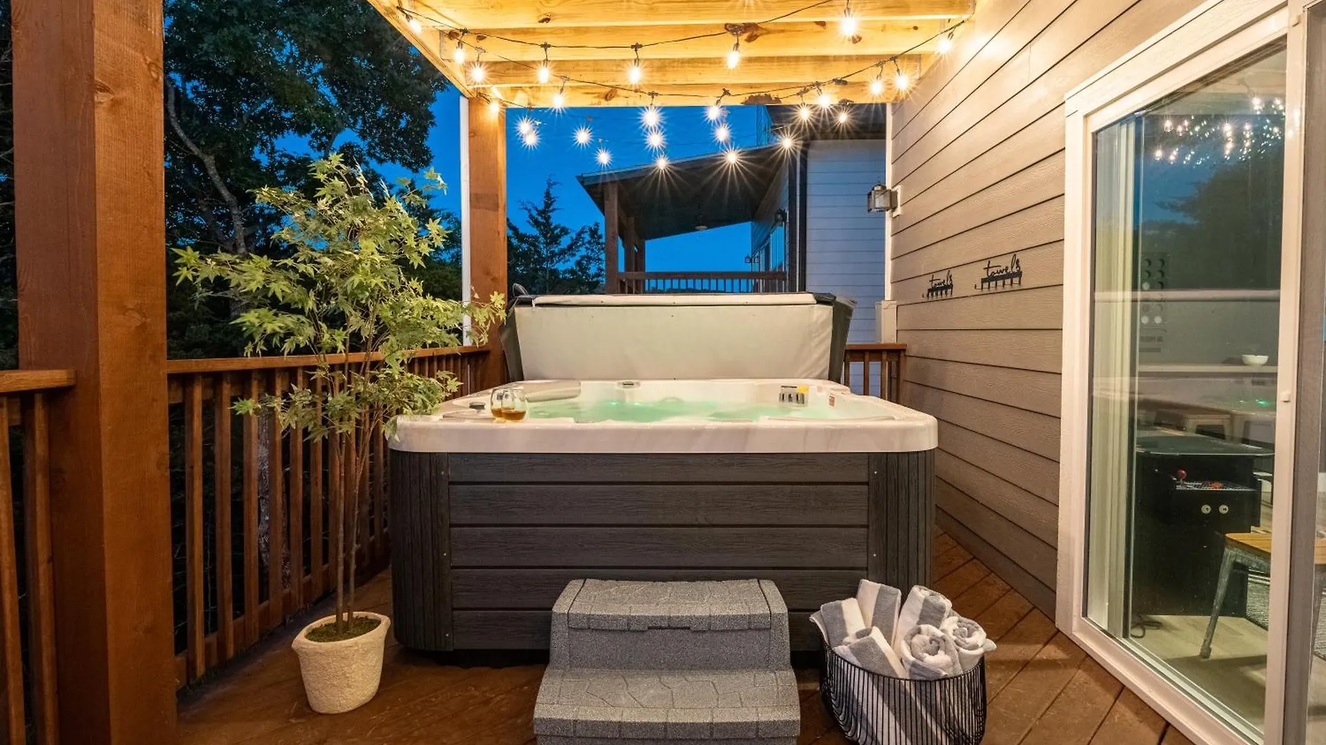 Xbox Hot Tub Gameroom 1 Mi Silver Dollar Community Indoor Pool *