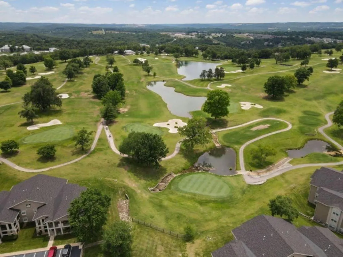 Apartment Luxurious At Hills - Beautifully Updated And Affordable - Family Amenities - No Steps *