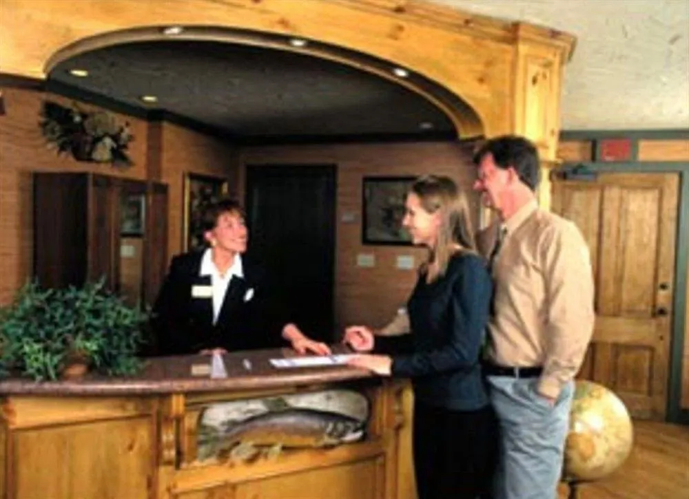 Outback Roadhouse & Hotel 2*