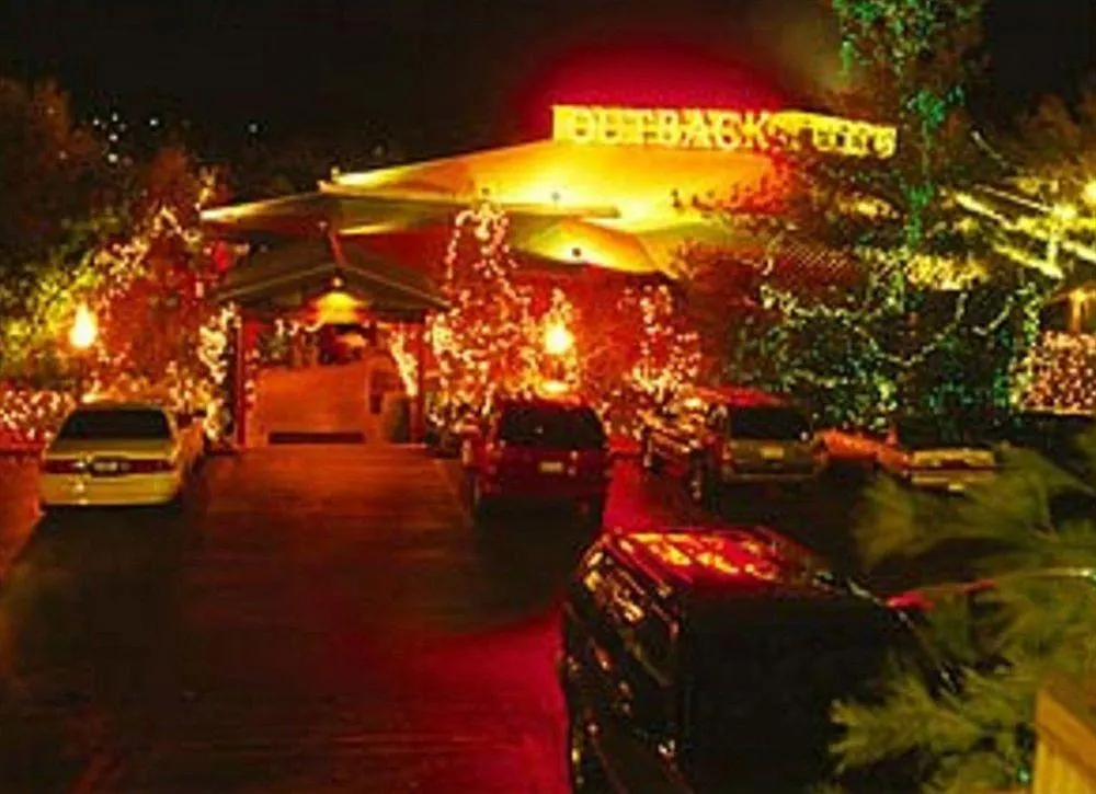 Outback Roadhouse & 2*