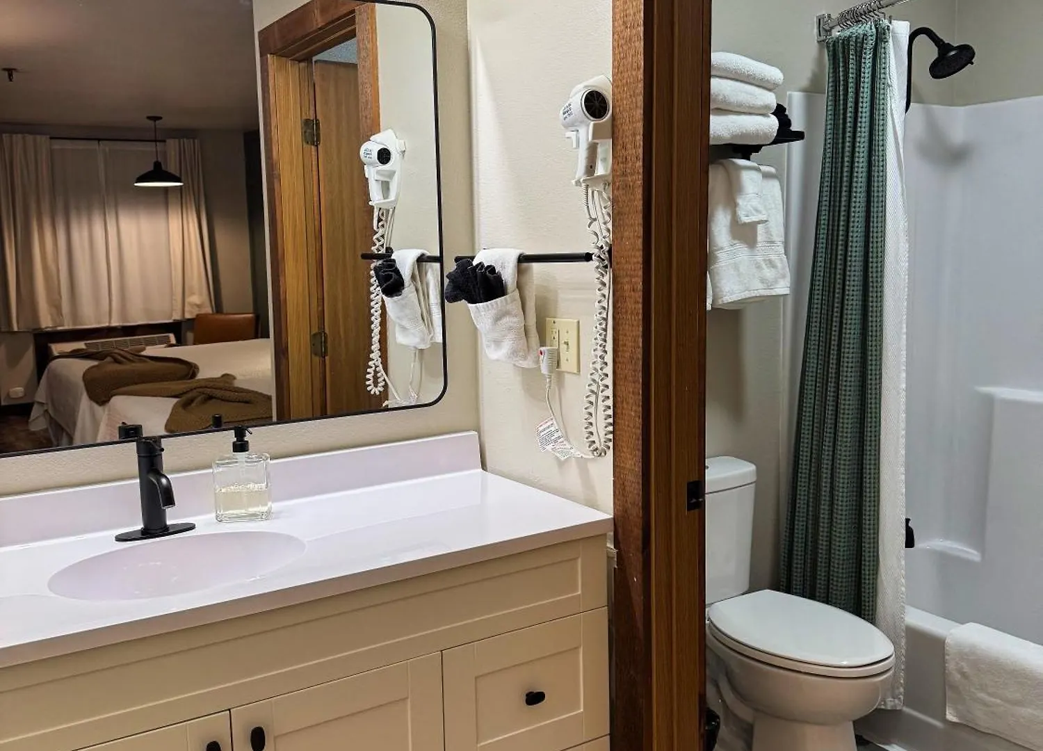 Jonesbones Lodge- Silver Dollar Getaway * Indian Point