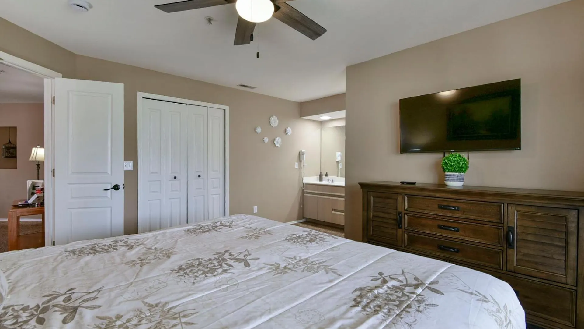Gorgeous At Thousand Hills - Heart Of - Spacious And Affordable Apartman *