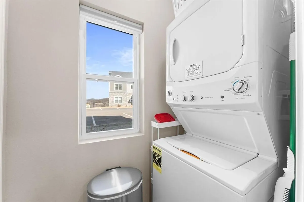 Spring Special No Dog Fee New Listing No Steps King Beds Apartment *
