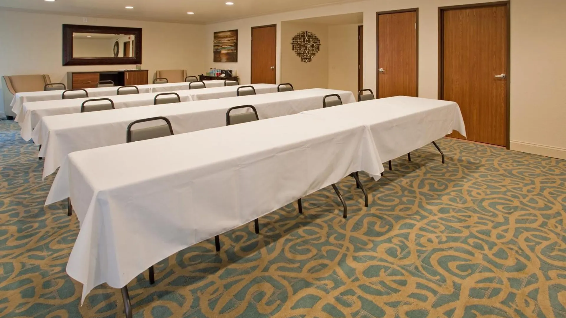 Holiday Express & 76 Central By Ihg Hotel Branson