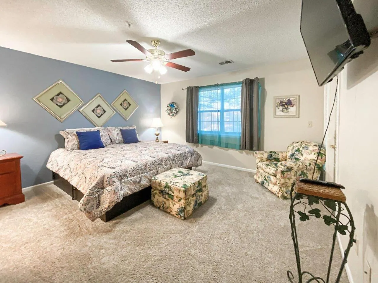On Thousand Hills Golf Course With Indoor Pool And Hot Tub
