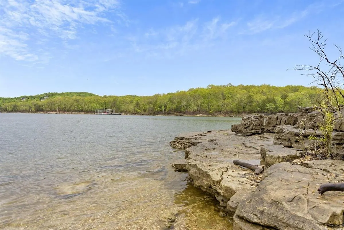 Apartment Spring Break Special! No Stairs, By Sdc, On Lake, 2-3 *