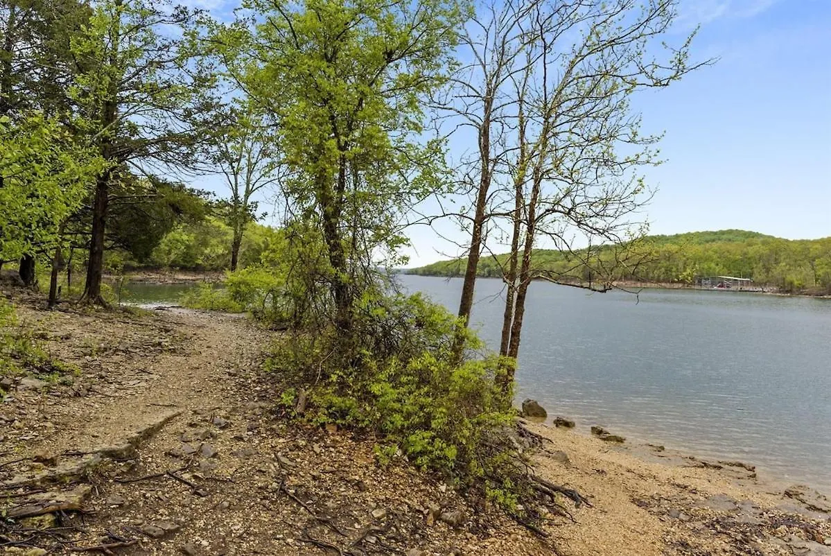 Apartment Spring Break Special! No Stairs, By Sdc, On Lake, 2-3 *
