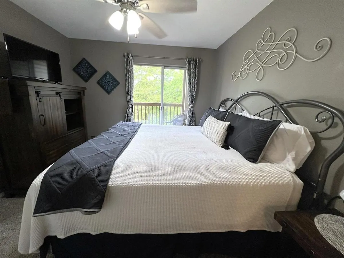 Apartment Spring Break Special! No Stairs, By Sdc, On Lake, 2-3 *