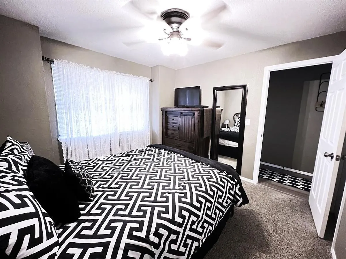 Apartment Spring Break Special! No Stairs, By Sdc, On Lake, 2-3