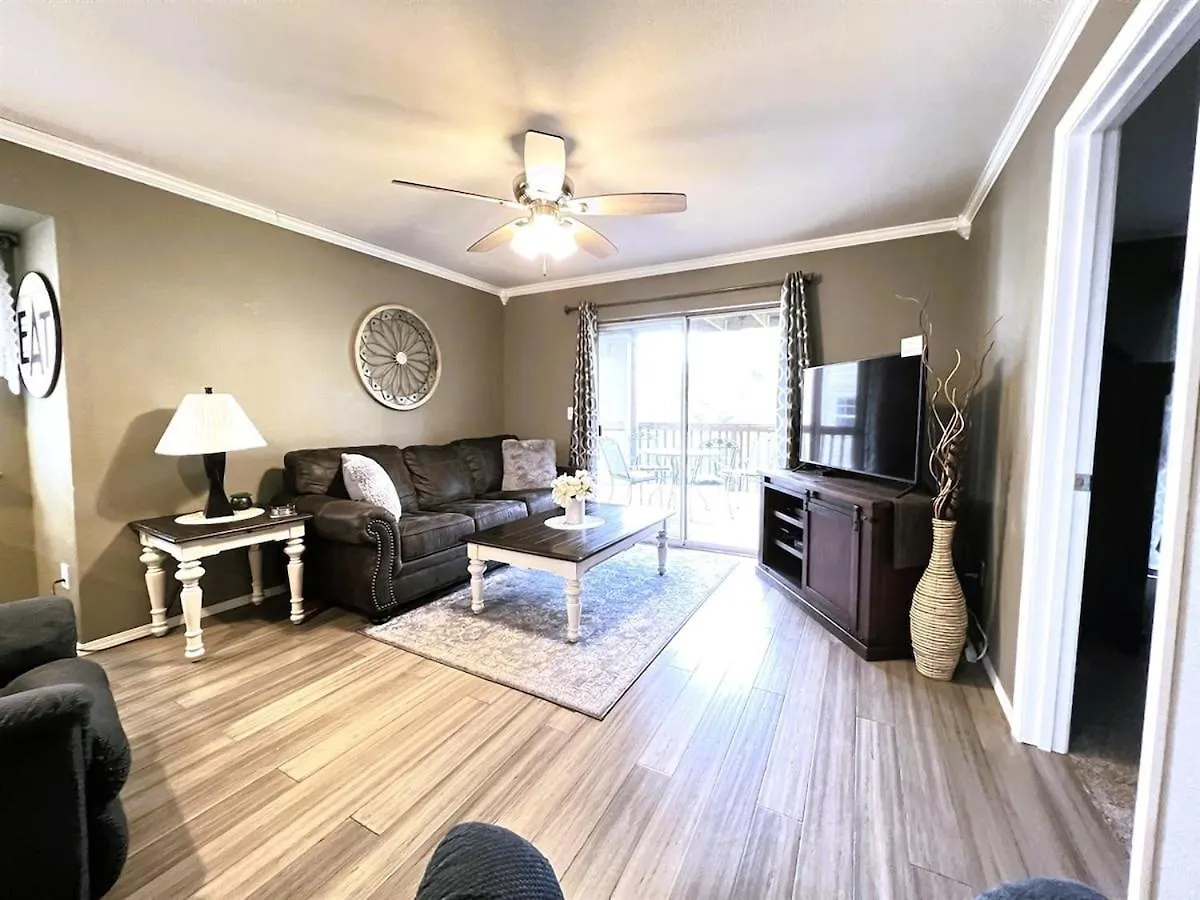 Spring Break Special! No Stairs, By Sdc, On Lake, 2-3 Apartment *