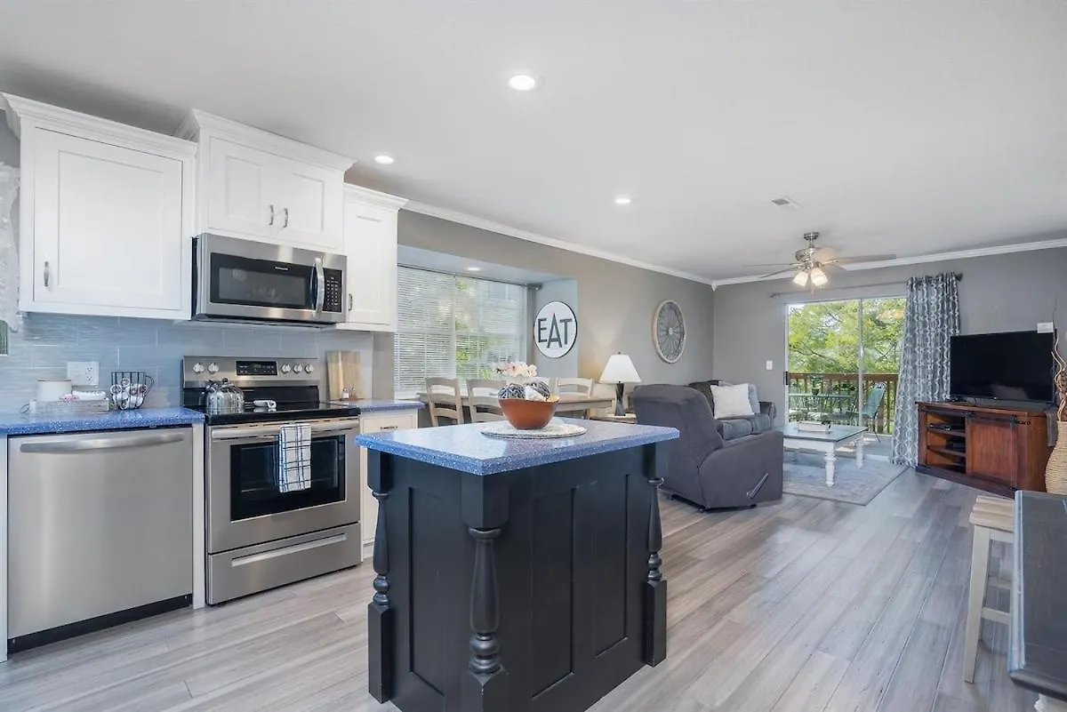 Apartment Spring Break Special! No Stairs, By Sdc, On Lake, 2-3 *