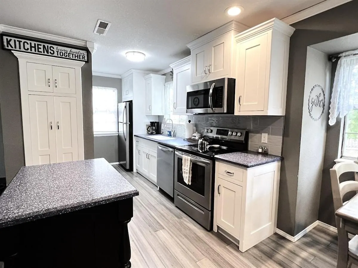 Spring Break Special! No Stairs, By Sdc, On Lake, 2-3 Apartment
