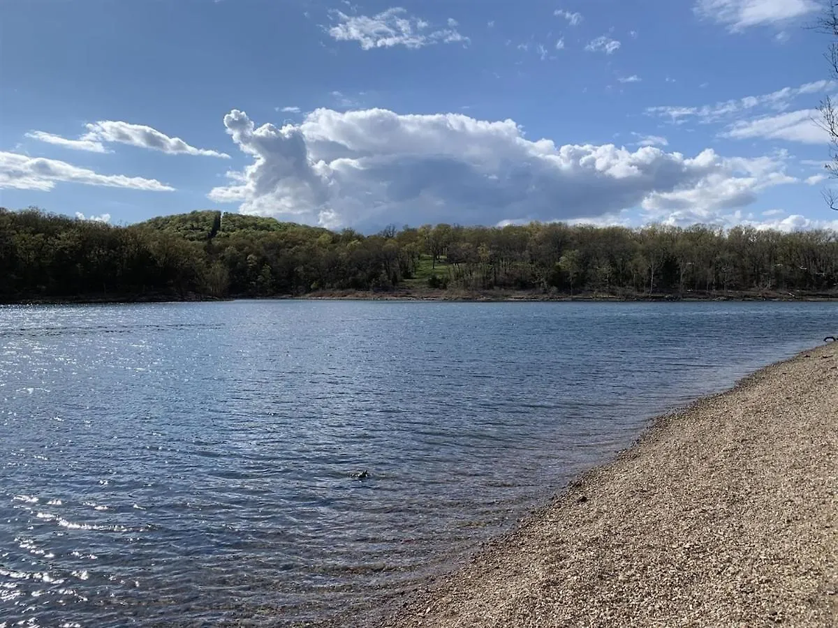 Apartment Spring Break Special! No Stairs, By Sdc, On Lake, 2-3