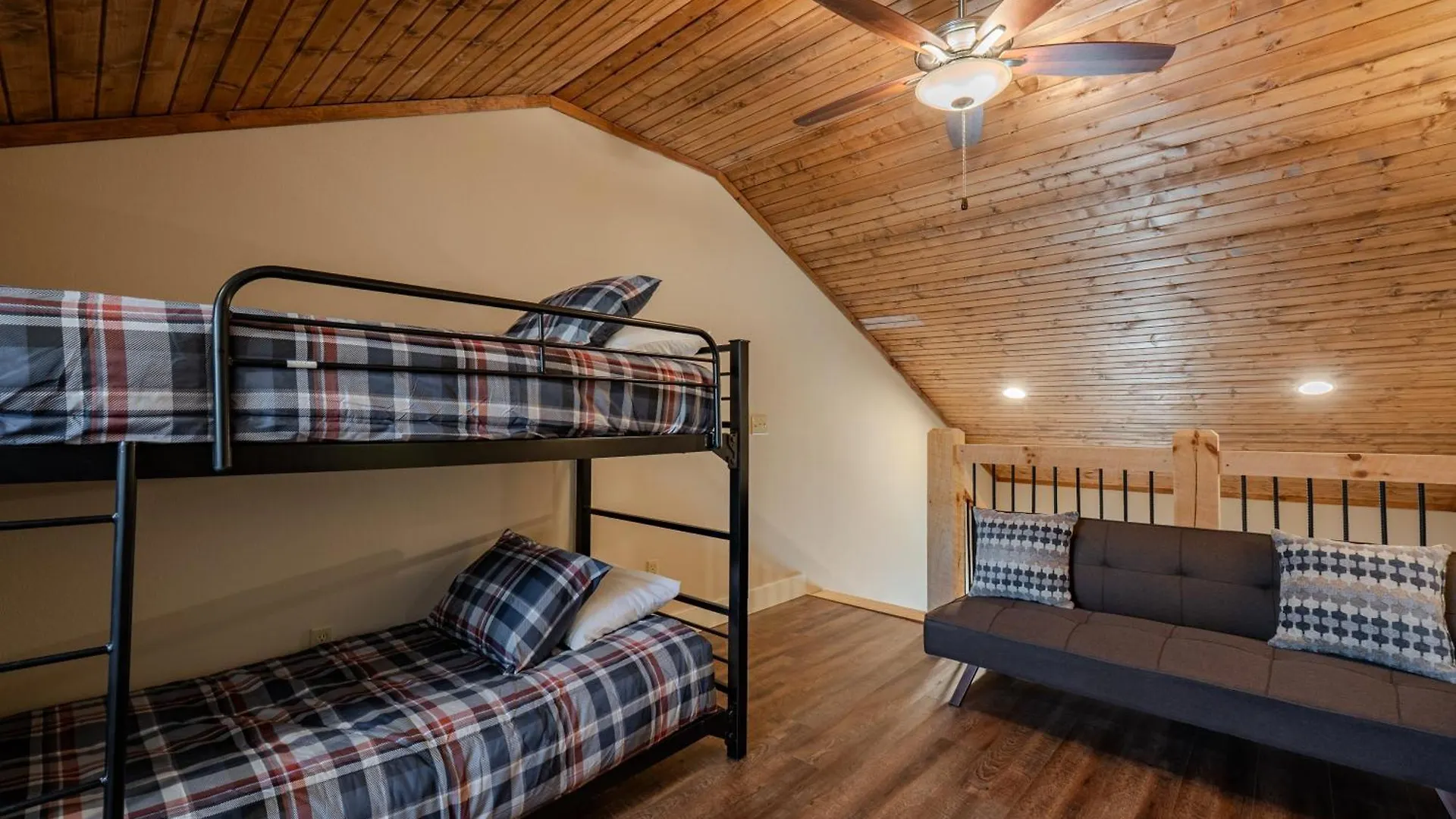 3br Walk-in With Loft - Pool - Access - Free Tickets Included - Rh230b *