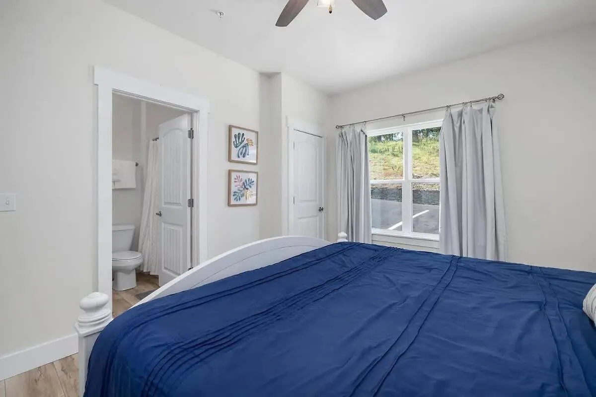 Cozy Table Rock W Hot Tub & Game Holiday home