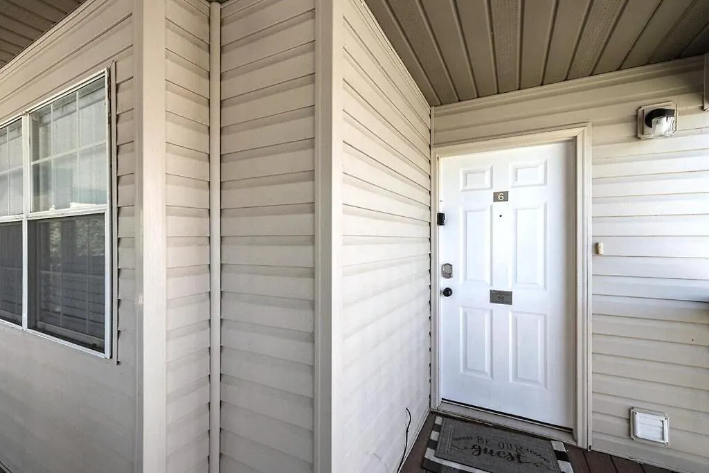Spring Break Special! Deck, View, By Sdc, 21-6 Apartment Branson