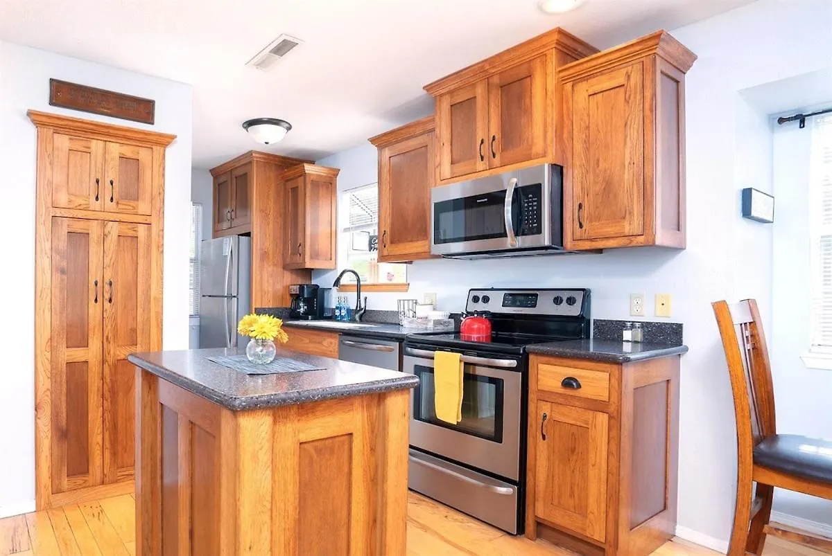 Apartment Spring Break Special! No Stairs, Sdc, View 8-3 *