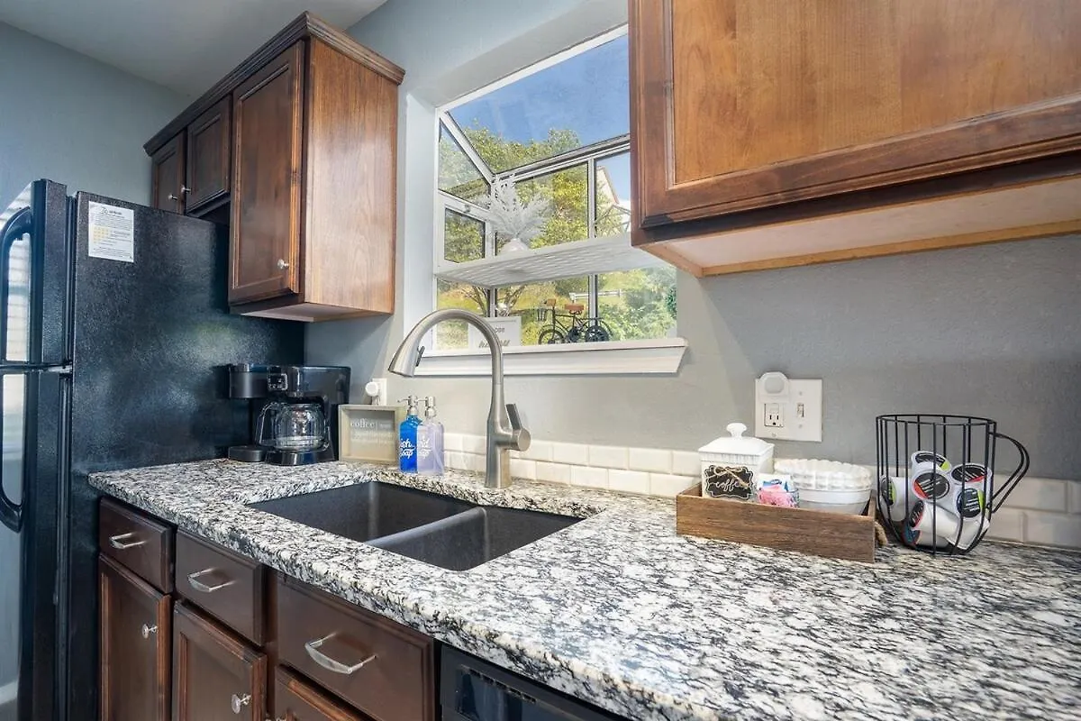Spring Break Special! No Stairs, By Sdc, Deck 39-3 Apartment Branson
