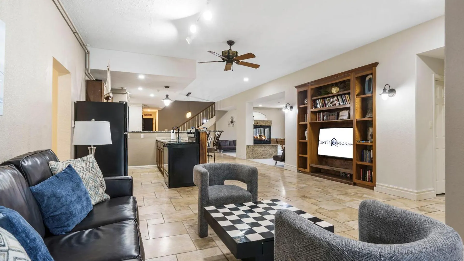 Townhouse W Tree & Views-billiards-air Hockey-free Tix-pvt Hot Tub-basketball-garage * Branson