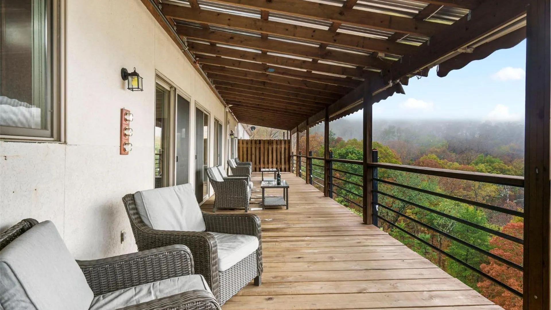Townhouse W Tree & Views-billiards-air Hockey-free Tix-pvt Hot Tub-basketball-garage