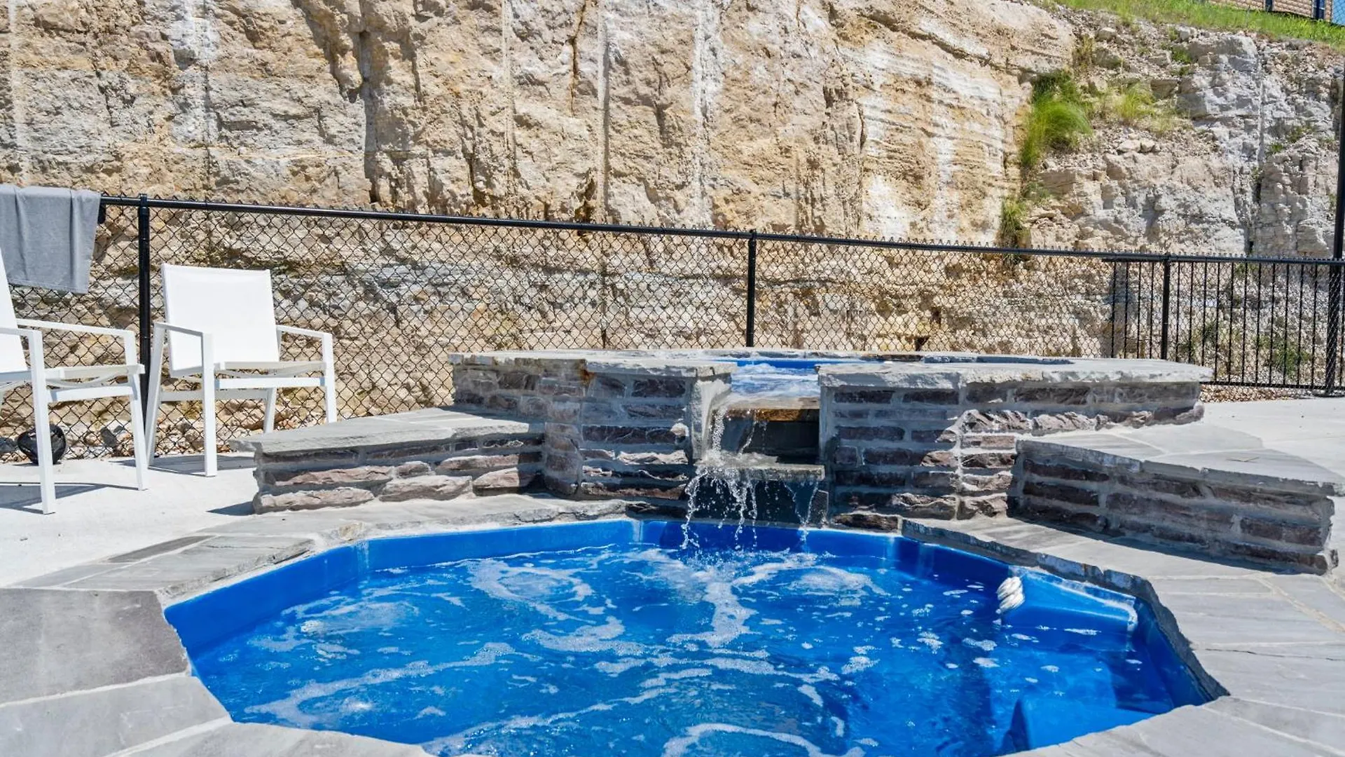 Holiday home New Log Cabin, Free Local Attraction Tickets Daily, Ozark Views, Cmty Amenities!